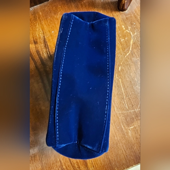 Kiehls Midnight Blue Velvet Beauty Pouch Makeup Bag NWOT - Picture 4 of 9